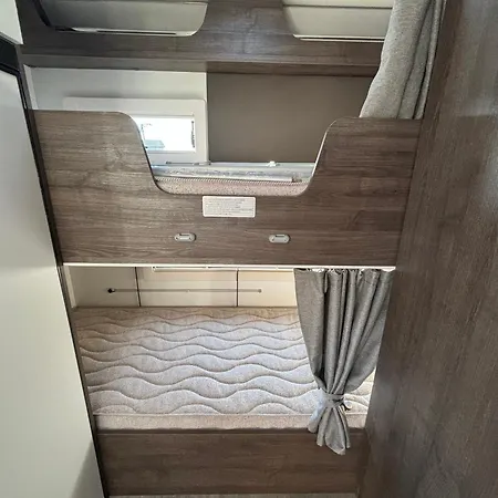 Duzy Kamper Rodzinny 6 Osob Benimar Sport 324 Up *