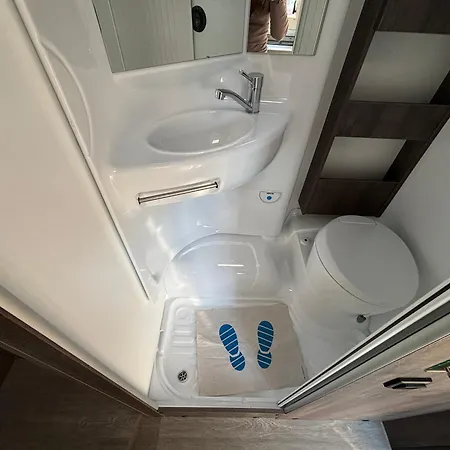 Duzy Kamper Rodzinny 6 Osob Benimar Sport 324 Up