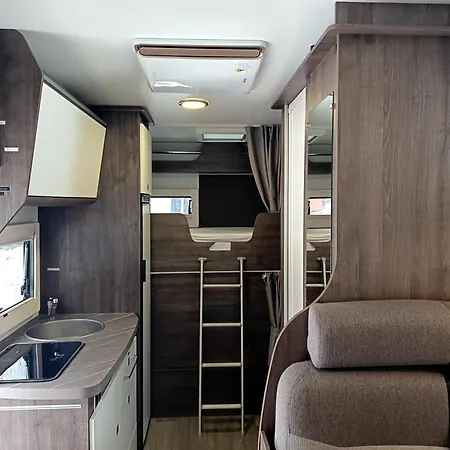 Wypożyczalnia Kamperów Lubelskie! 6osobowa Alkowa Benimar Sport 324up Сasa de vacaciones Laziska (Boleslawiec)