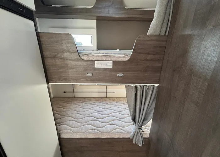 Duzy Kamper Rodzinny 6 Osob Benimar Sport 324 Up *