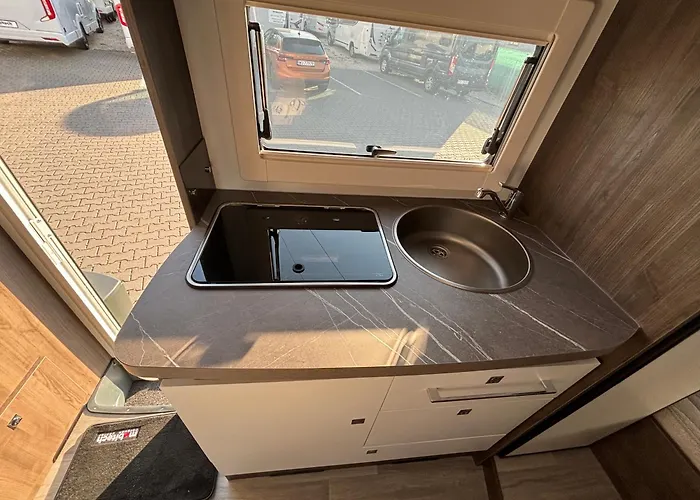 Duzy Kamper Rodzinny 6 Osob Benimar Sport 324 Up