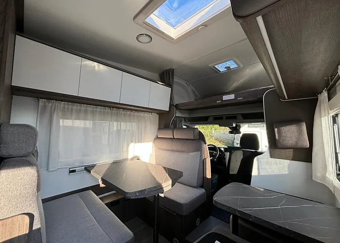 Wypożyczalnia Kamperów Lubelskie! 6osobowa Alkowa Benimar Sport 324up Сasa de vacaciones Laziska (Boleslawiec)