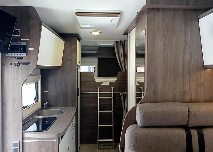 Wypożyczalnia Kamperów Lubelskie! 6osobowa Alkowa Benimar Sport 324up Сasa de vacaciones Laziska (Boleslawiec)